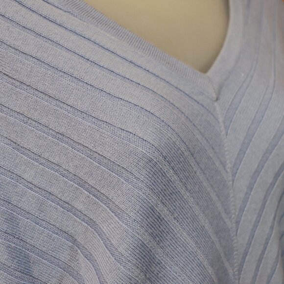 Banana Republic Light Blue Italian Merino Wool V-Neck Pullover Sweater Large - Picture 8 of 12